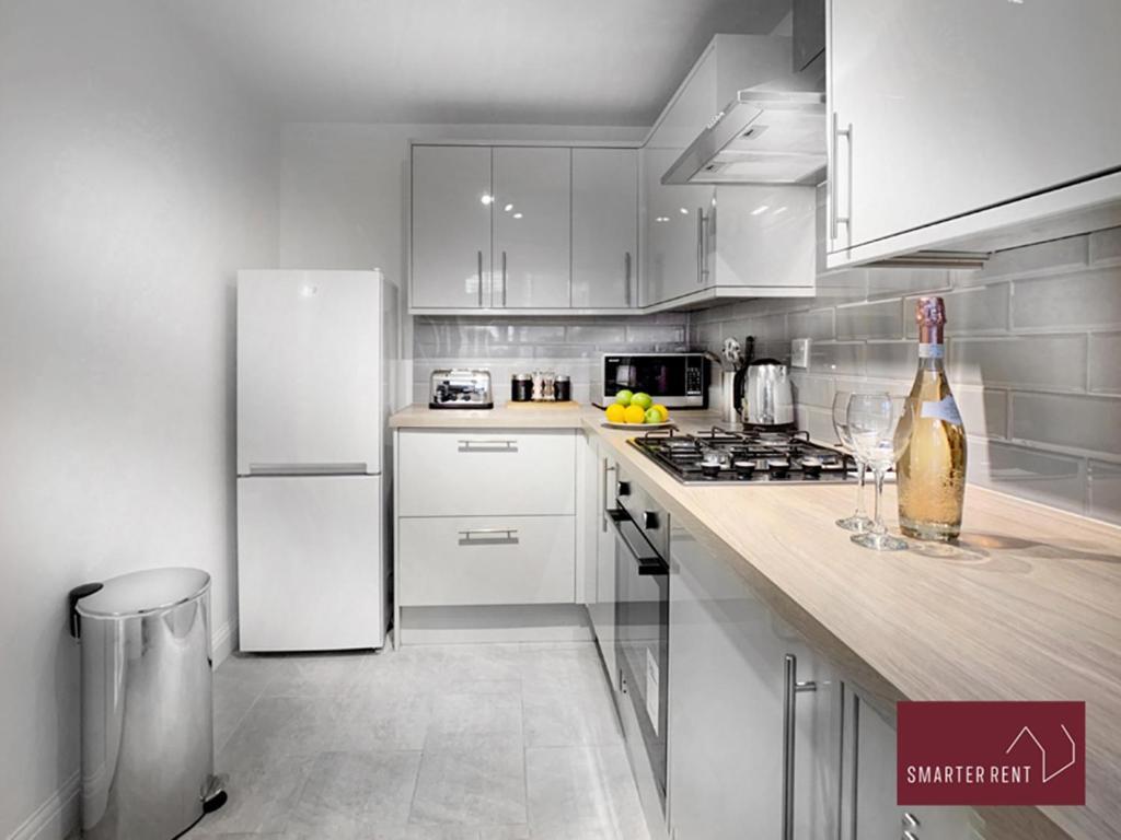 Ferienwohnung Wokingham - 2 Bed Modern House - Parking Exterior foto